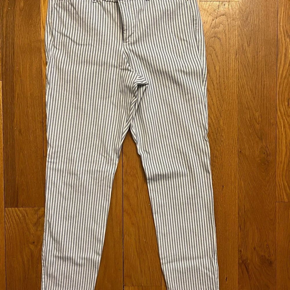 Old Navy Blue and White Pixis Pants with Pinstripes